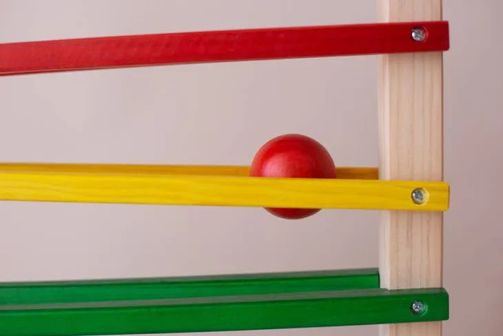 Track a ball Wooden Rack