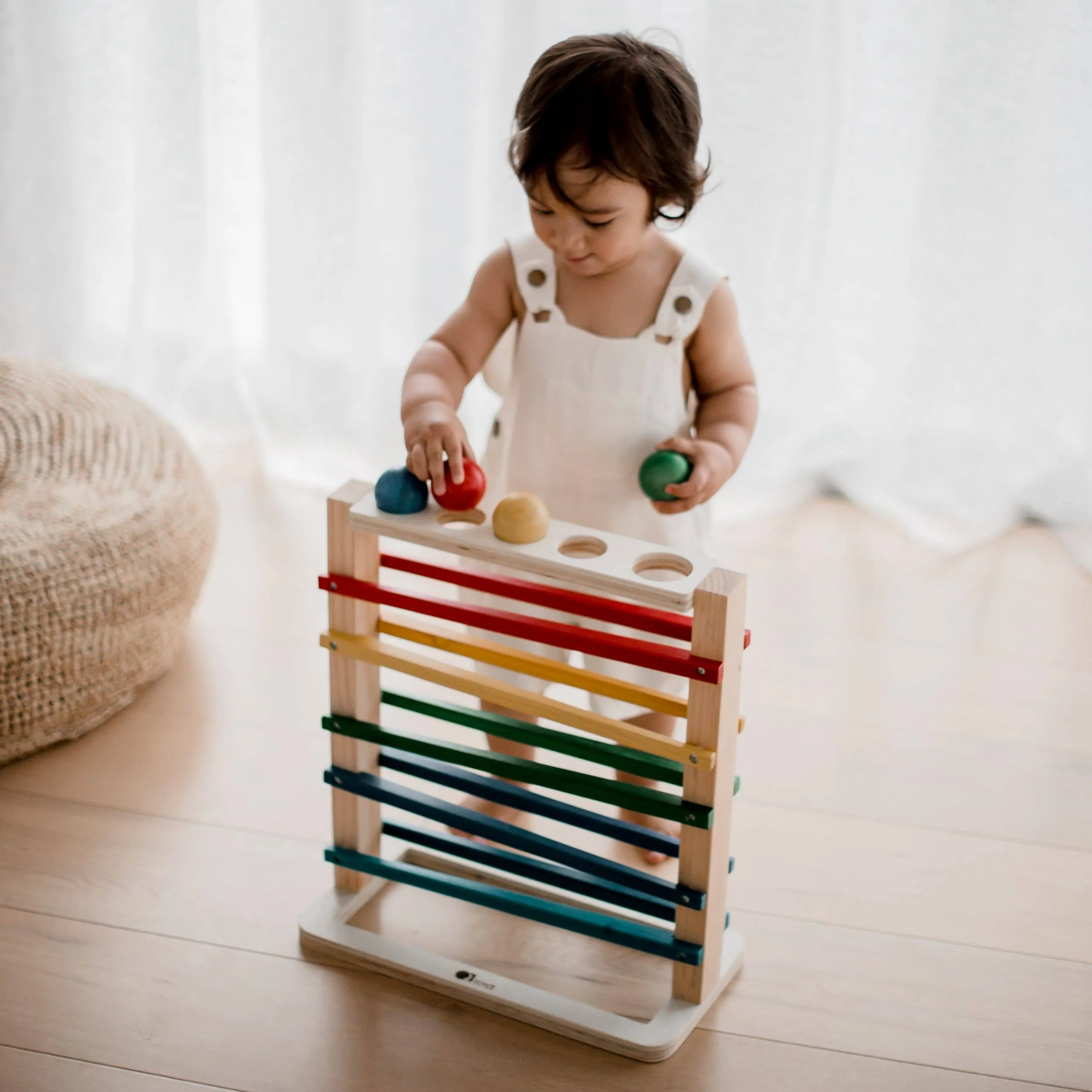 Track a ball Wooden Rack